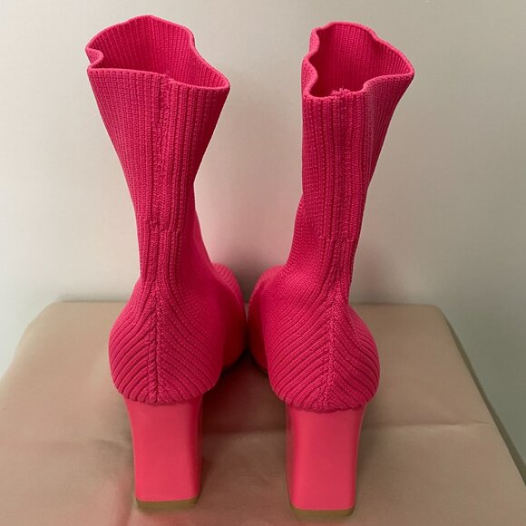 NWOT Barbie Pink Knit Stretch Ankle Boots Size 8.5/9 EU 39 - Picture 3 of 8